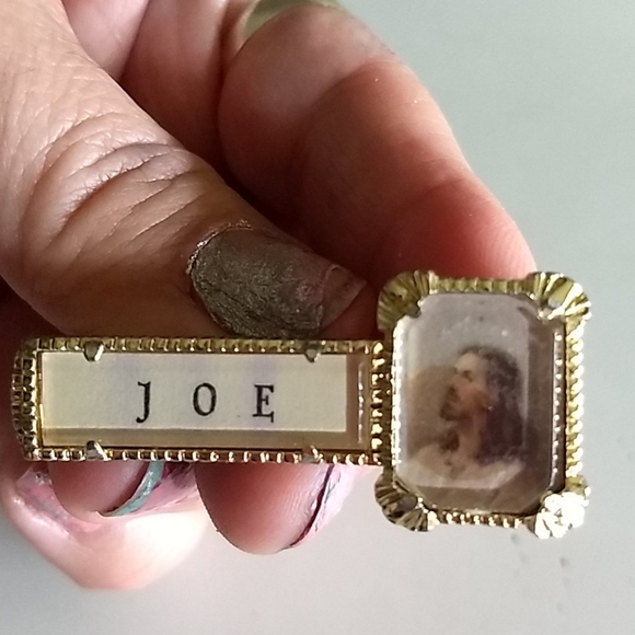 3🧚for$20🧚 only have this marked 🤷Clip holder tie "J O E" - Picture 1 of 6